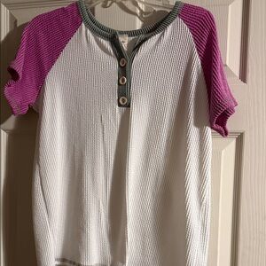 7th Ray Gray and White Ribbed Knit Top